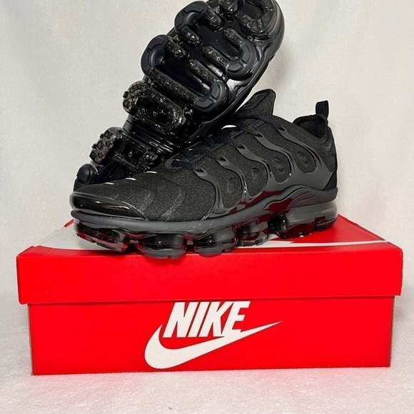 vapormax all black womens